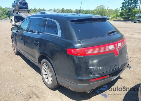 2017 Lincoln Mkt Livery z USA, uszkodzony, nr VIN 2LMHJ5NKXHBL01358